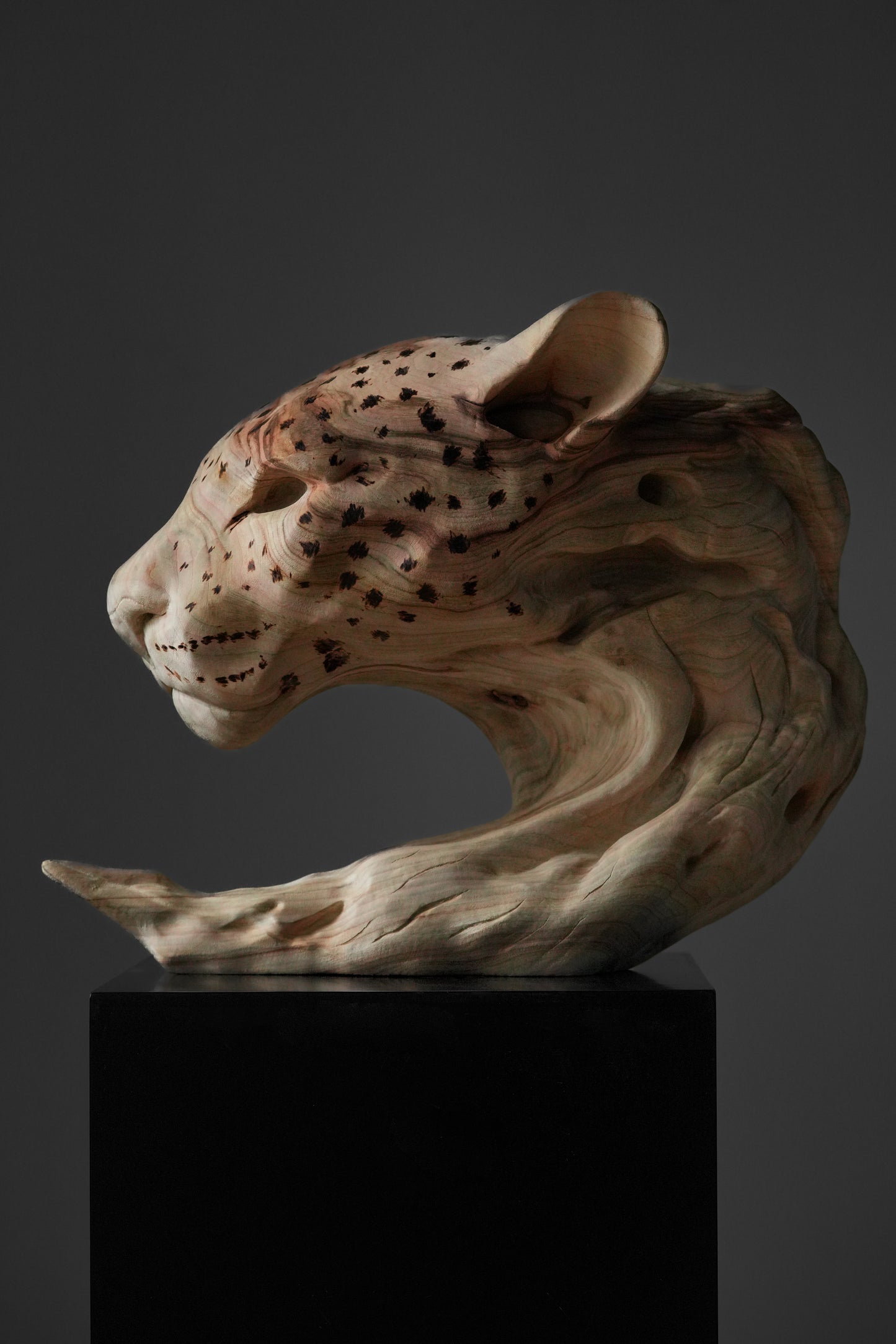 Leopard head - a hand-carved ornament ...